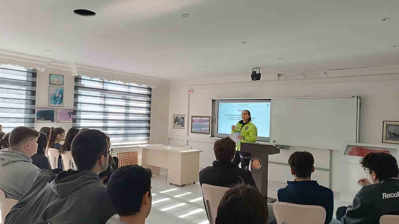 Pehlivanköy'de Lise Öğrencilerine 'Trafik Dedektifleri' Eğitimi