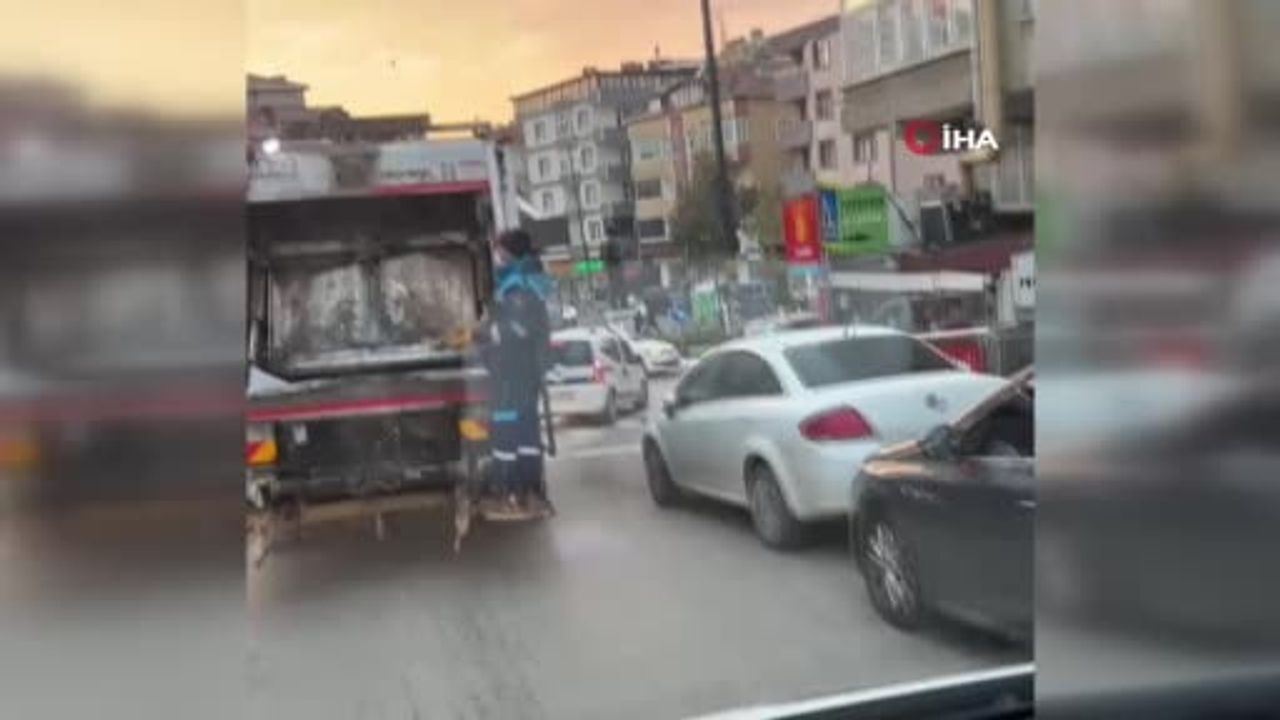 Pendik’te çöpten çıkan bağlama, temizlik görevlisi Bilgin Kaplan’ın kısa molasında sosyal medyanın ilgisini çekti