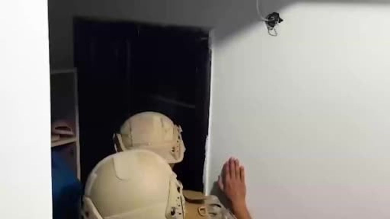 Pendik’te düzenlenen operasyonda 6 kilo 248 gram skunk ve 19 bin 800 ekstazi ele geçirildi, şüpheli tutuklandı