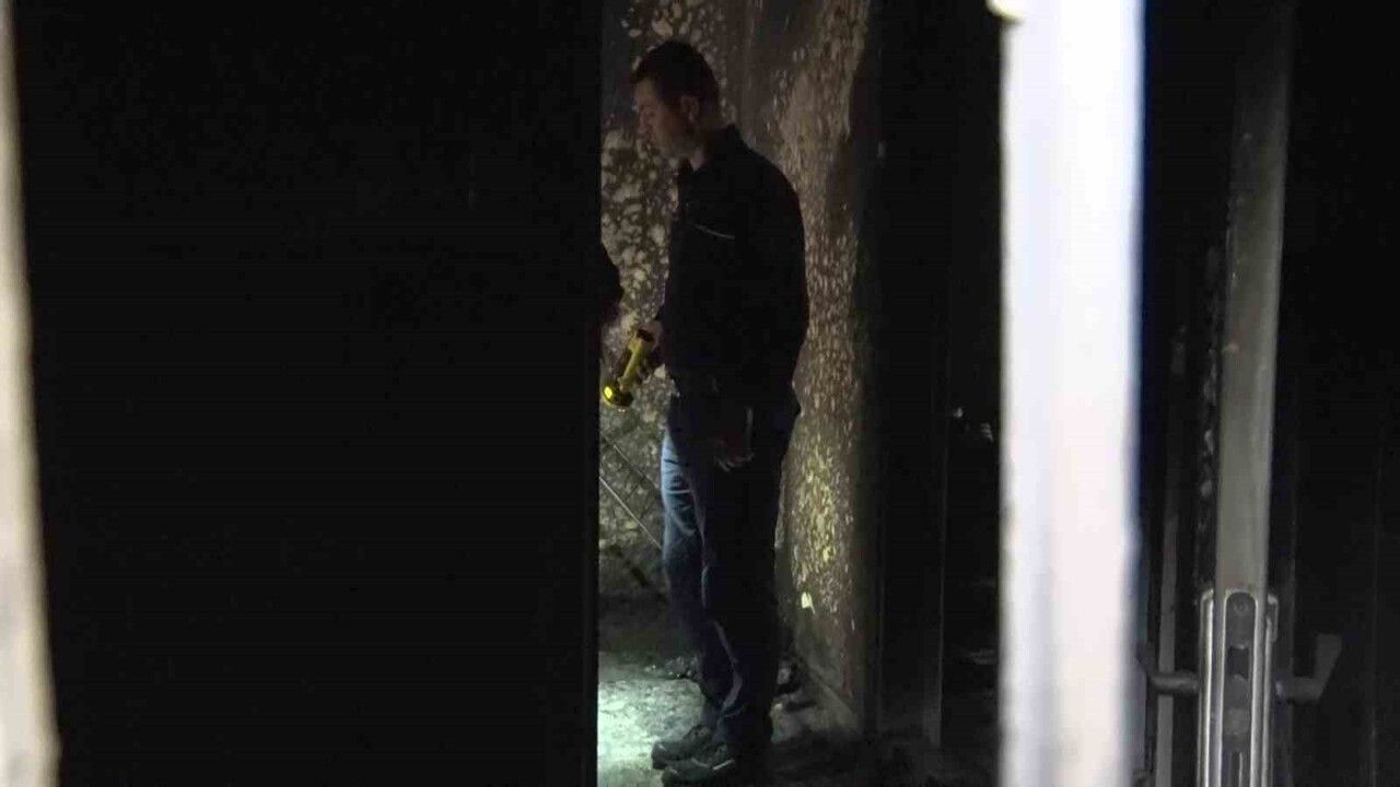 Pendik'te ev yangını: 3 çocuk yaşamını yitirdi, ev küle döndü