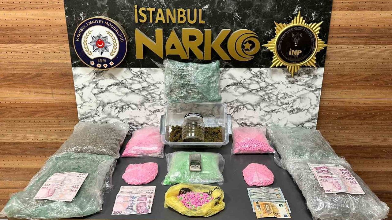 Pendik'te operasyon: 6 kilo 248 gram skunk ve 19 bin 800 ecstasy ele geçirildi