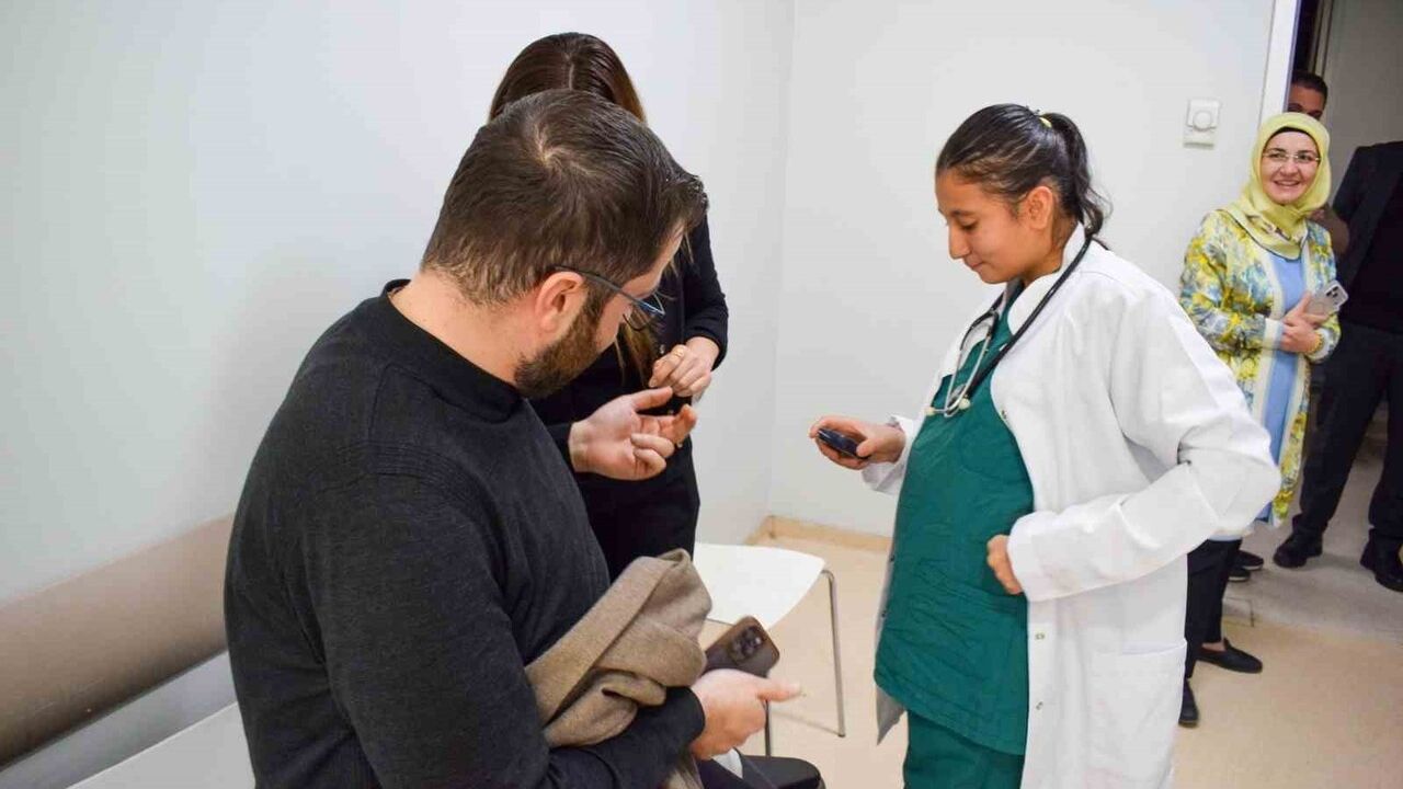 Pera Yeşil Çınar'dan ANKA Hastanesi'ne anlamlı ziyaret: Özel öğrencinin sağlık deneyimi