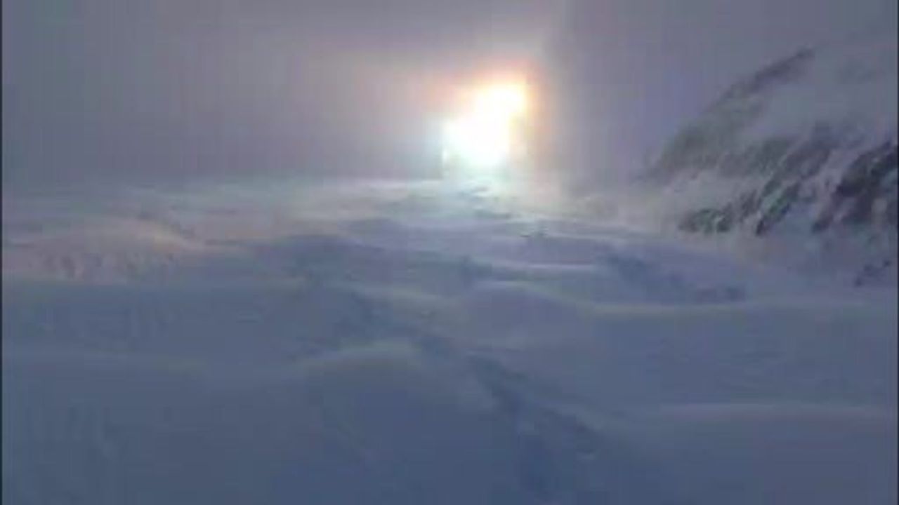 Pervari'de Geçittepe grup köy yolu kar nedeniyle trafiğe kapandı