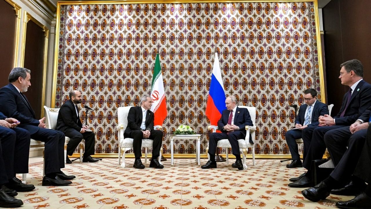 Pezeşkiyan ve Putin Aşkabat’ta Görüştü: Kapsamlı Stratejik Ortaklık Anlaşması Uygulamaya Konuluyor