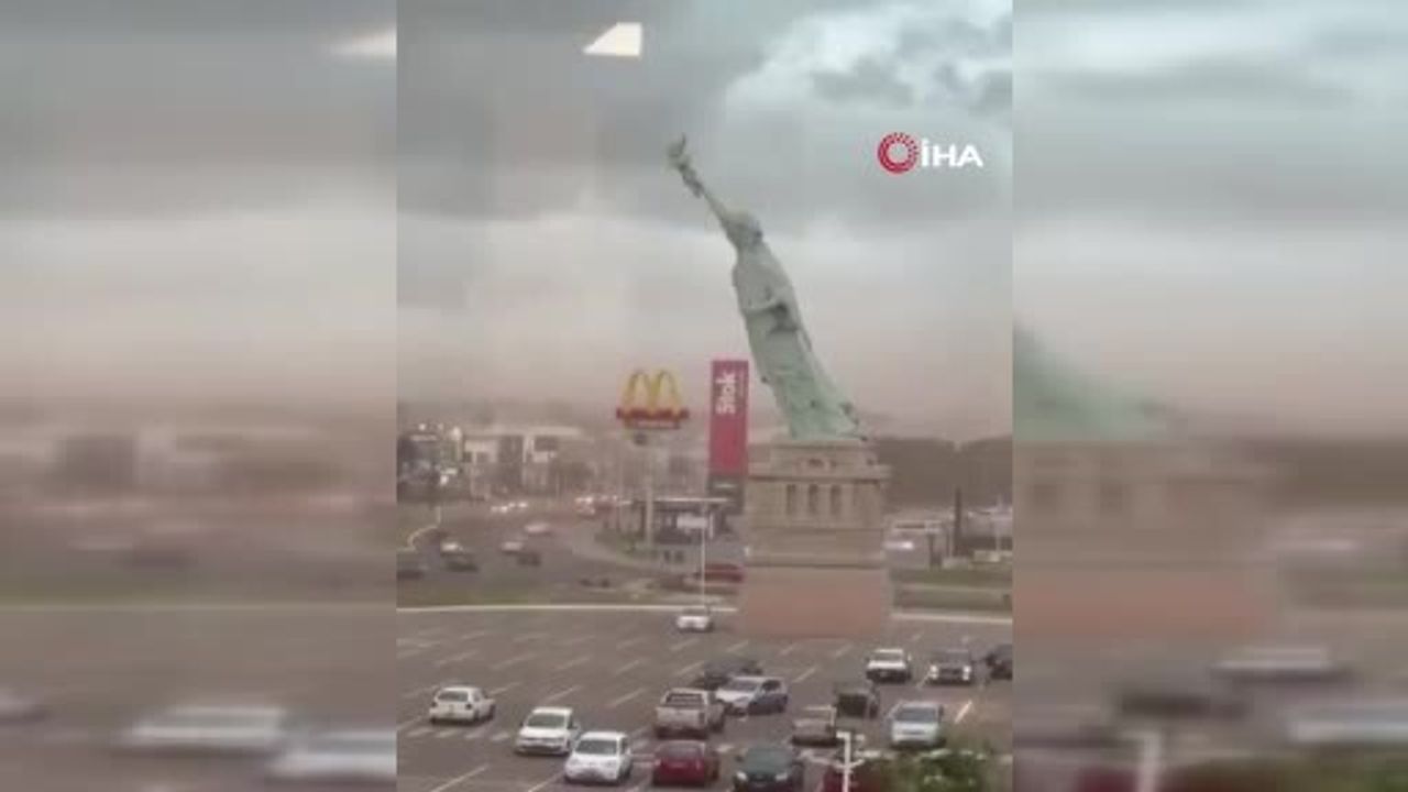 Porto Alegre'de fırtına 24 metrelik Özgürlük Heykeli replikasını devirdi