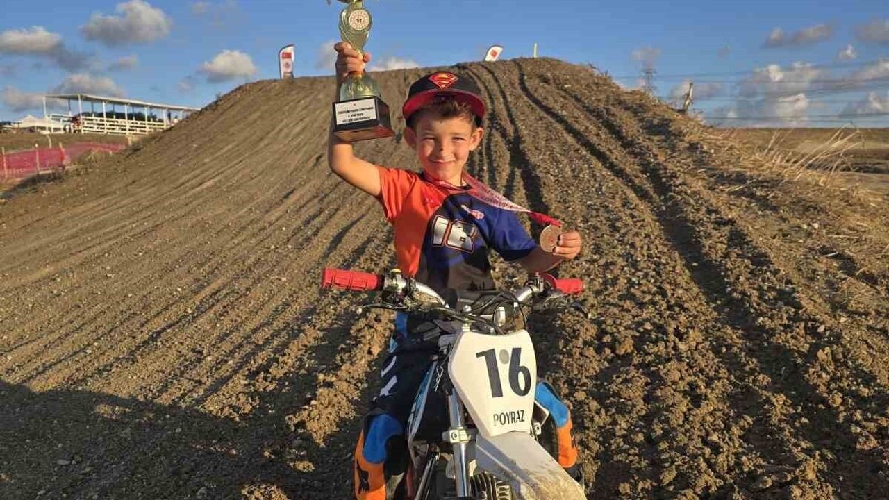 Poyraz Kalender, Hayrabolu Finalinde 50cc Mini Genel Klasman Şampiyonu