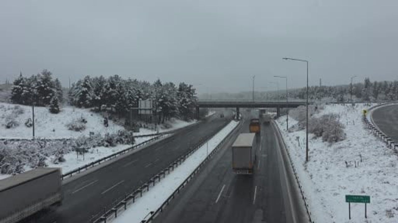 Pozantı'da kar yağışı: Akçatekir ve Bürücek yaylaları beyaz örtüyle kaplandı