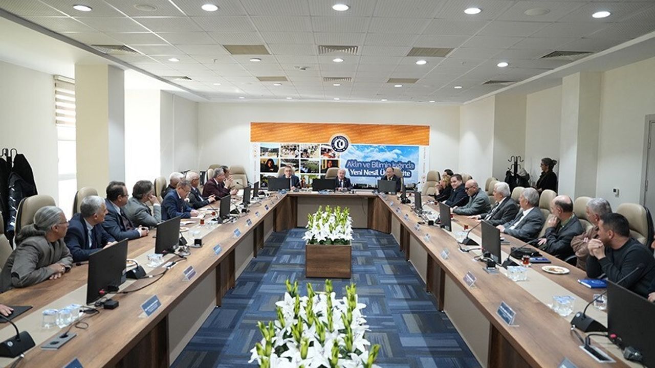 Prof. Dr. Ahmet Demir Senato Üyeleriyle Bir Araya Geldi: Hedef Akademik ve Toplumsal Katkının Artırılması