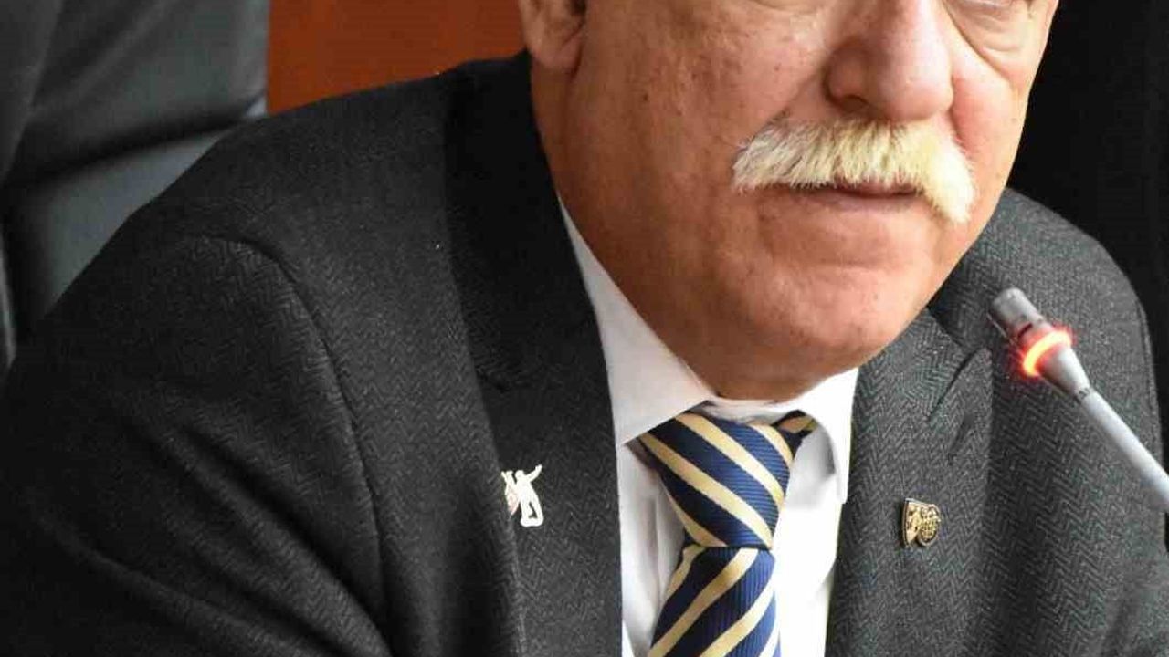 Prof. Dr. Ahmet Nezih Kök, 37 yıllık meslek deneyimlerini Atatürk Üniversitesi öğrencileriyle paylaştı