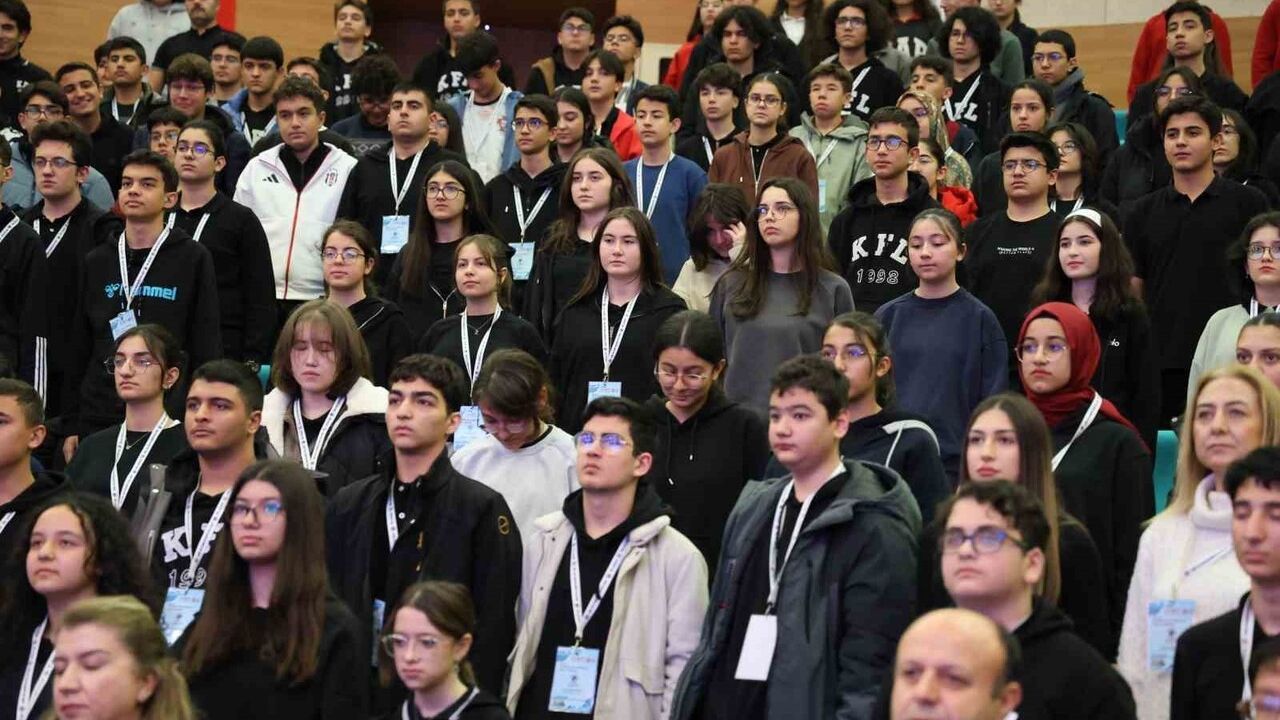 Prof. Dr. İlhan Kılıçözü Fen Lisesi'nin İlk 'Öğrenci Çalıştayı'nda Yapay Zeka Sunumları