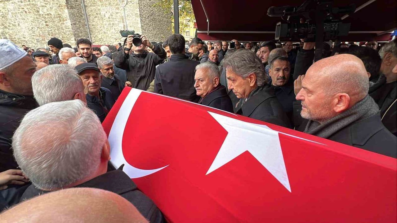 Prof. Dr. Mustafa Köseoğlu için KTÜ'de tören: Eşi Ayşe Sula Köseoğlu taziyeleri kabul etti