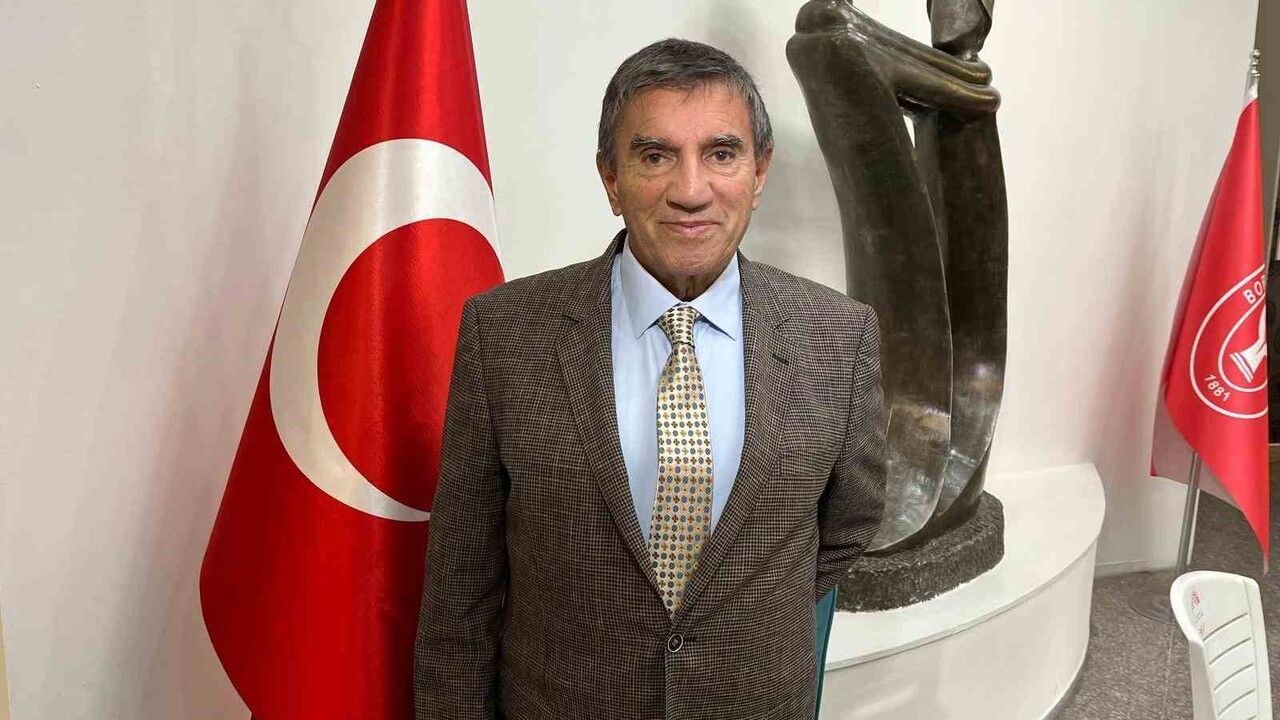 Prof. Dr. Üstün Dökmen İzmir’de 'Ailede ve Okulda Kaliteli İletişim' Seminerinde Aile ve Okul İlişkisini Değerlendirdi