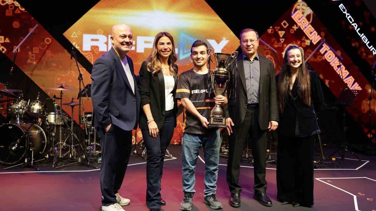 RE:PLAY Finali: 500 bin lira ödülünü Eren Tokmak kazandı