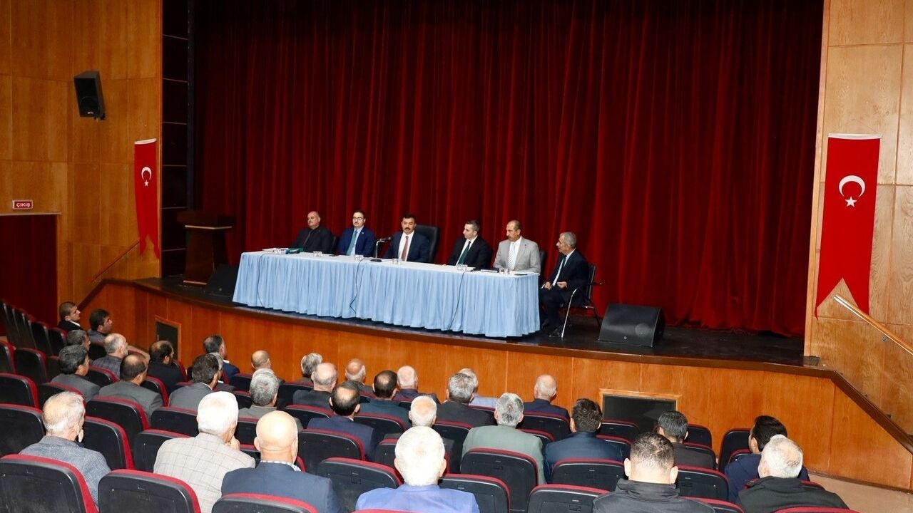 Recep İçme Suyu Grubu için Kahta'da geniş katılımlı bilgilendirme toplantısı