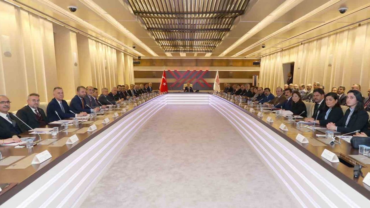 Rektör Hacımüftüoğlu YÖK toplantısında afiliye üniversitelerin tıp eğitimi ve sağlık hizmetlerini değerlendirdi