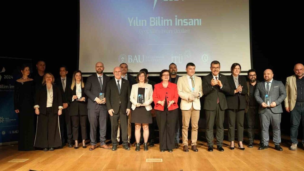 Rektör Prof. Dr. Ekrem Savaş 2024 Genç Bilim İnsanı Ödülleri Programına Katıldı