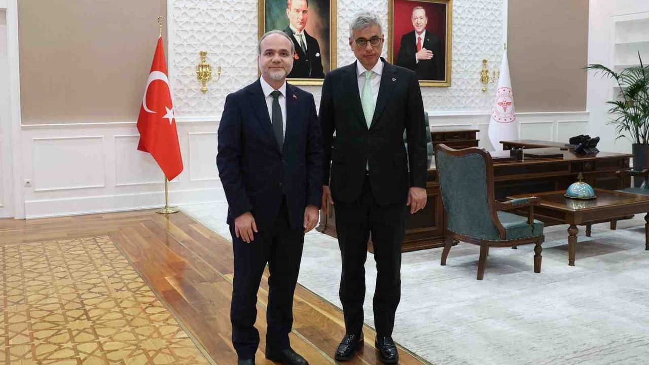 Rektör Uslu’dan Sağlık Bakanı Memişoğlu’na ziyaret: Üniversitenin sağlık projeleri ve iş birlikleri değerlendirildi