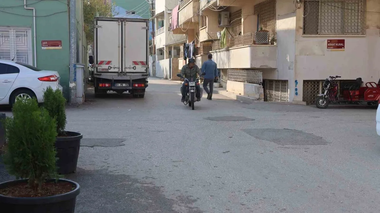 Reyhanlı'da iki motosikletin kafa kafaya çarpışması güvenlik kamerasında