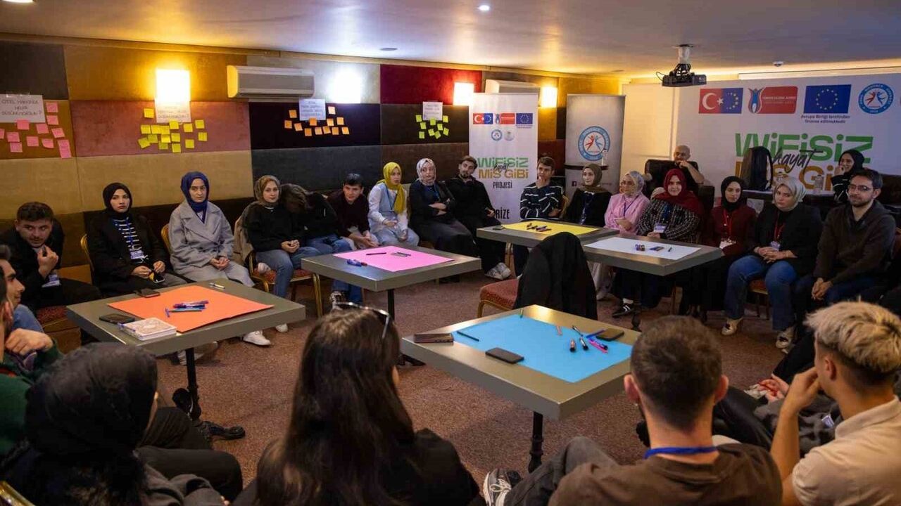 Rize’de Gençlerin Sosyal Medya Bağımlılığı Araştırması Başladı