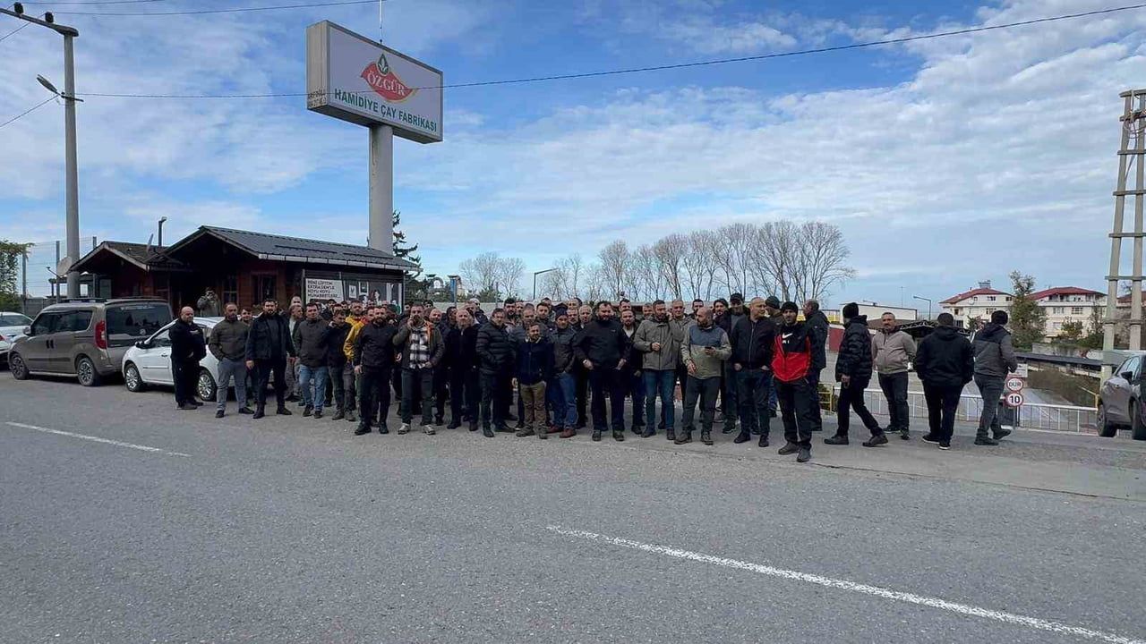 Rize'de Özgür Çay'a geçen fabrikada işçiler tazminat pazarlığında