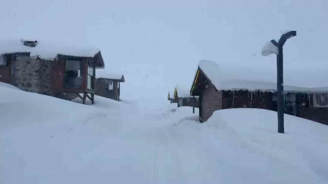 Rize’nin yüksek yaylaları karla beyaza büründü