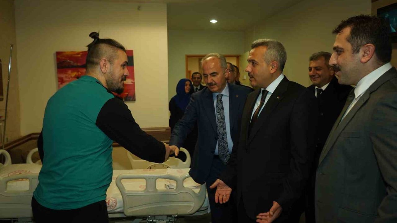 Rize protokolü 2026’nın ilk dakikalarında görev başındaki kamu personelini ziyaret etti