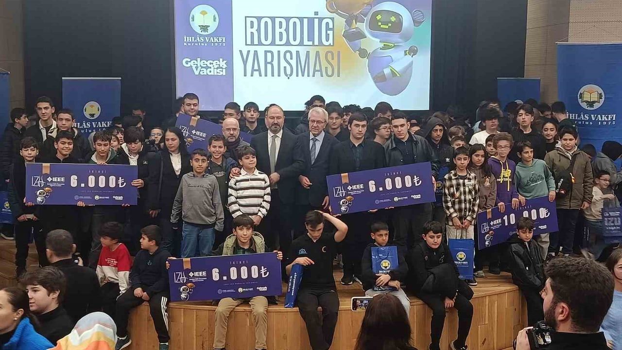 Robolig 2025 Robotik Kodlama Yarışması İstanbul'da gerçekleştirildi