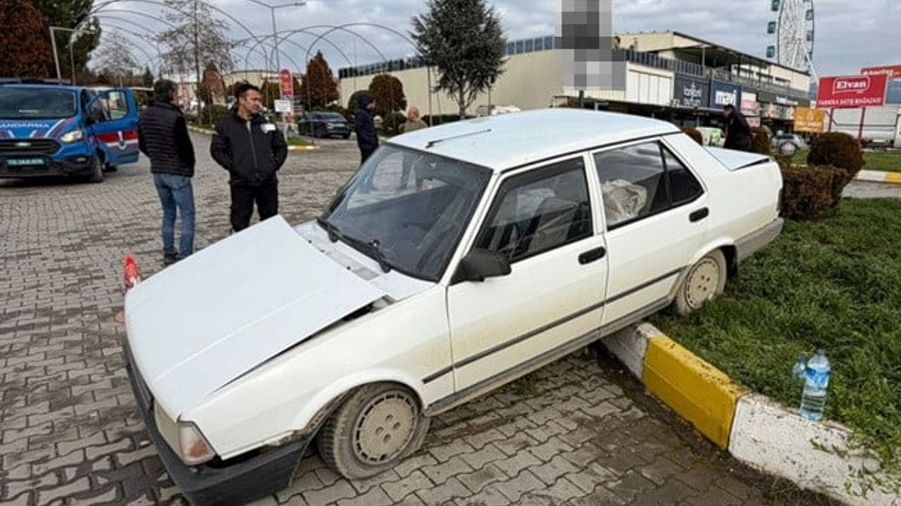 Safranbolu'da kamyonetin otomobile arkadan çarpması: 2 yaralı
