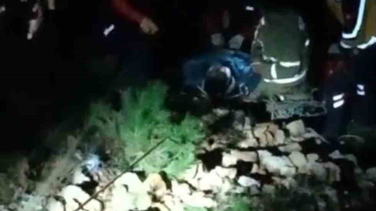 Safranbolu'da uçuruma yuvarlanan motosiklet sürücüsü ekiplerin 1,5 saatlik çalışmasıyla kurtarıldı