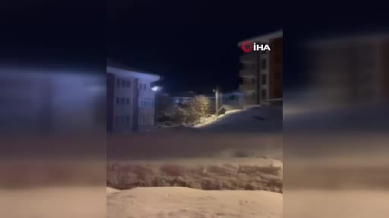 Safranbolu Esentepe'de temas eden elektrik tellerinden çıkan kıvılcımlar endişe yarattı