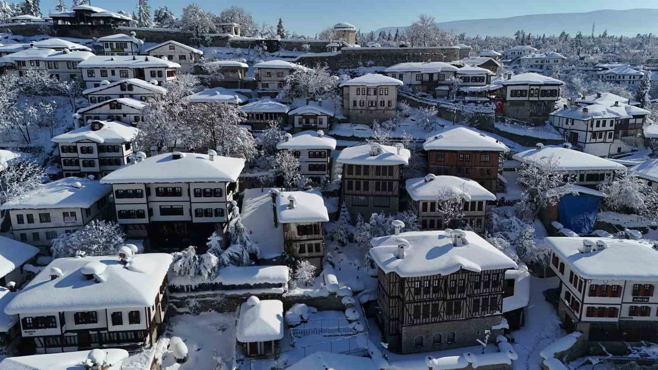 Safranbolu'nun Karla Örtülü Tarihi Dokusu Drone ile Görüntülendi
