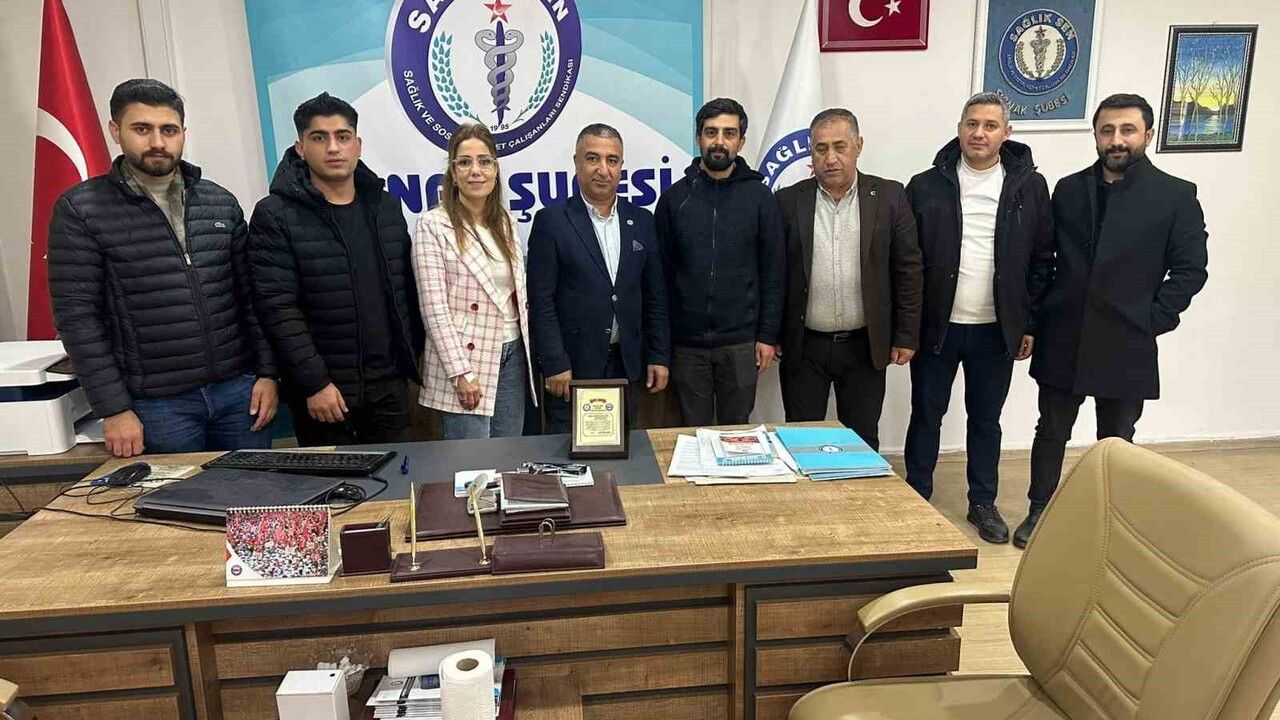 Sağlık-Sen temsilcisi Halil İbrahim Sülü, Mersin'e tayini nedeniyle plaketle uğurlandı