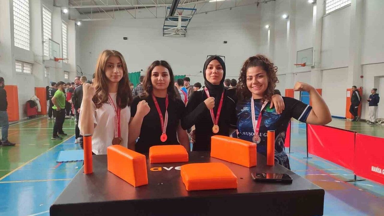 Şahin Şen Kız Anadolu İmam Hatip Lisesi, Manisa Bilek Güreşi İl Birinciliğinde 7 Madalya Kazandı