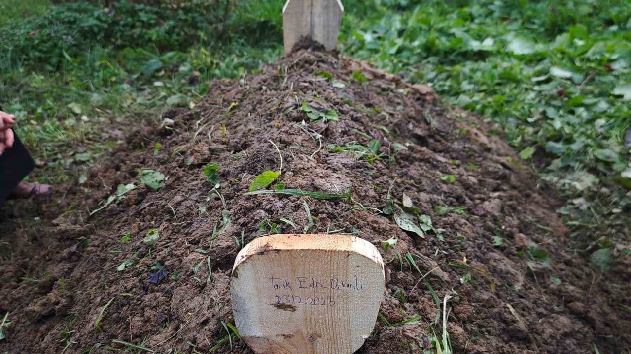 Sakarya Akyazı'da 8 yaşındaki Tarık Ediz Özkanlı menenjit nedeniyle hayatını kaybetti