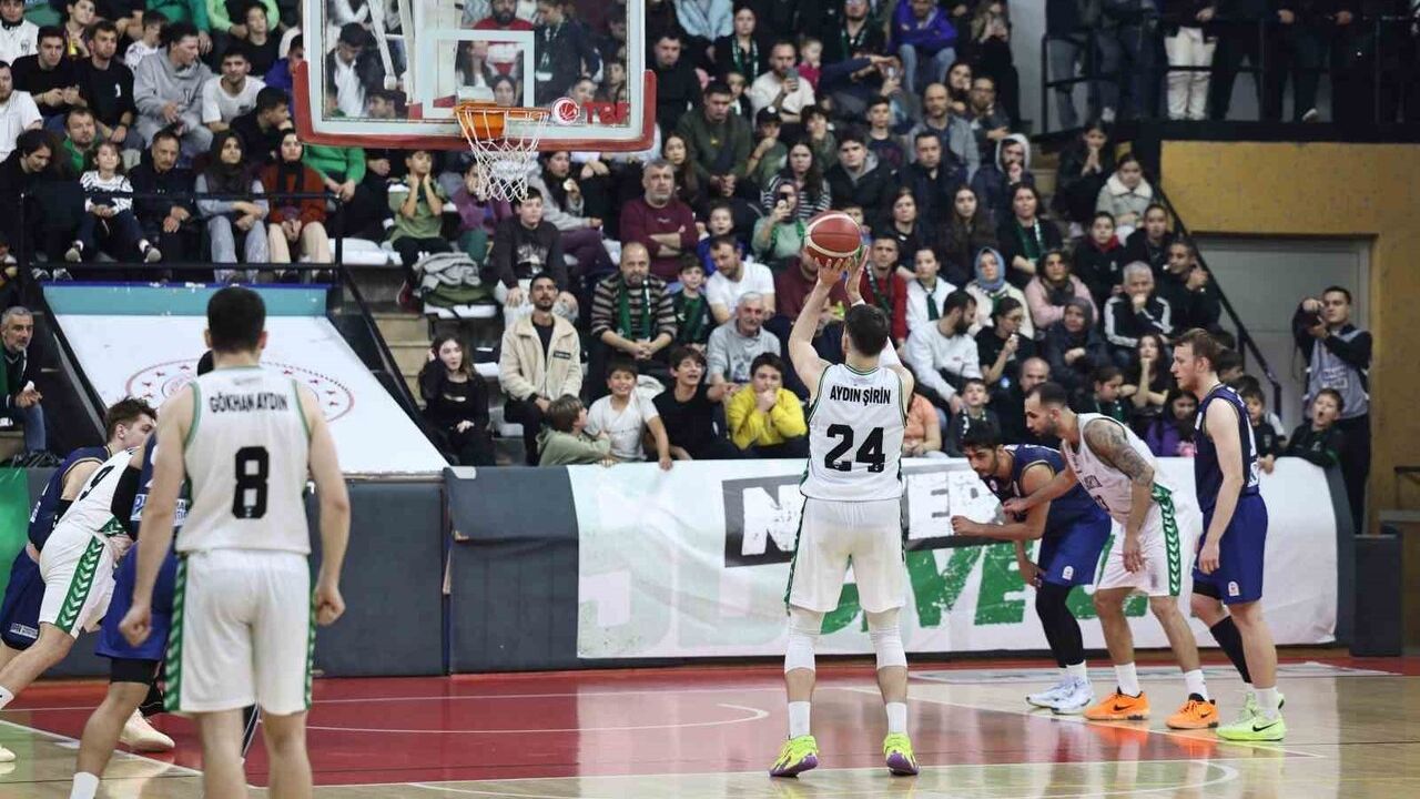 Sakarya Büyükşehir 9'da 9 yaptı: Çorlu Belediyesi'ni 80-63 yendi