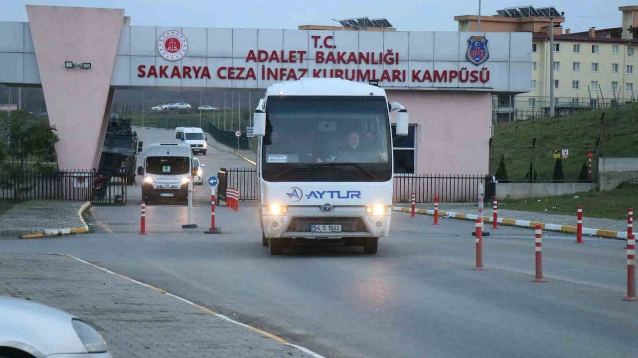 Sakarya'da 11. Yargı Paketiyle Tahliyeler Başladı: Hükümlüler İlçelere Gönderiliyor