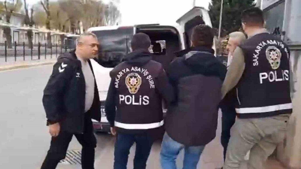 Sakarya'da 2015'ten beri firari olan ve kesinleşmiş 30 yıl hapis cezası bulunan şüpheli yakalandı