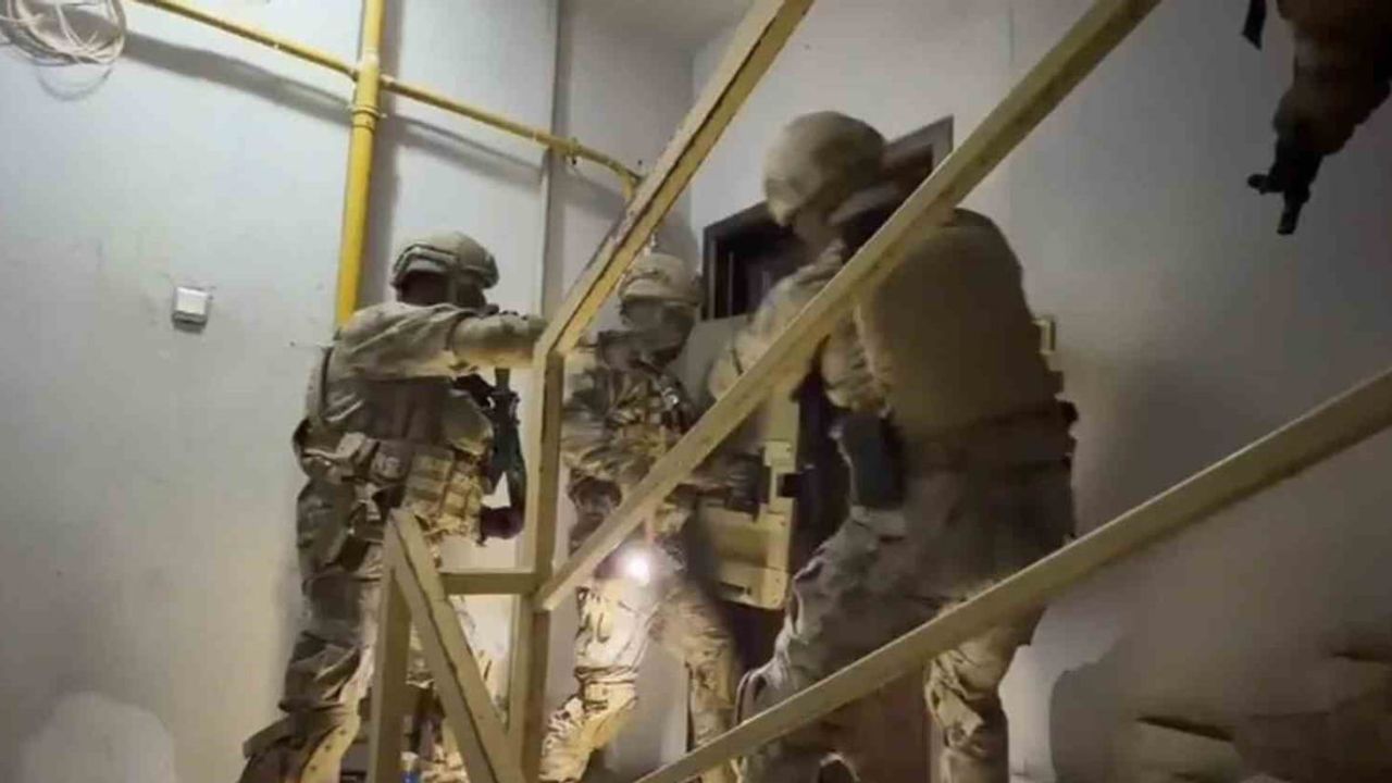 Sakarya'da 52 yıl kesinleşmiş hapis cezası bulunan şüpheli Karasu'da yakalandı