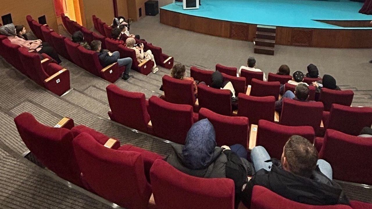 Sakarya'da ailelere yönelik 'Özel Gereksinimli Çocuklarla Sağlıklı İletişim ve Sınır Koyma' semineri