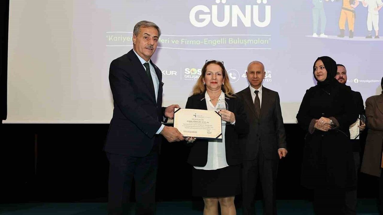 Sakarya'da Engelliler İçin Kariyer ve İstihdam Günü: Özel gereksinimli bireyler firma temsilcileriyle bir araya geldi