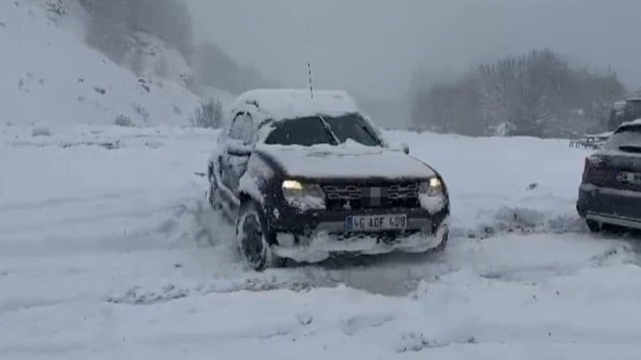 Sakarya'da kar yağışı: Yüksek kesimlerde 30 cm, ulaşımda aksamalar yaşandı