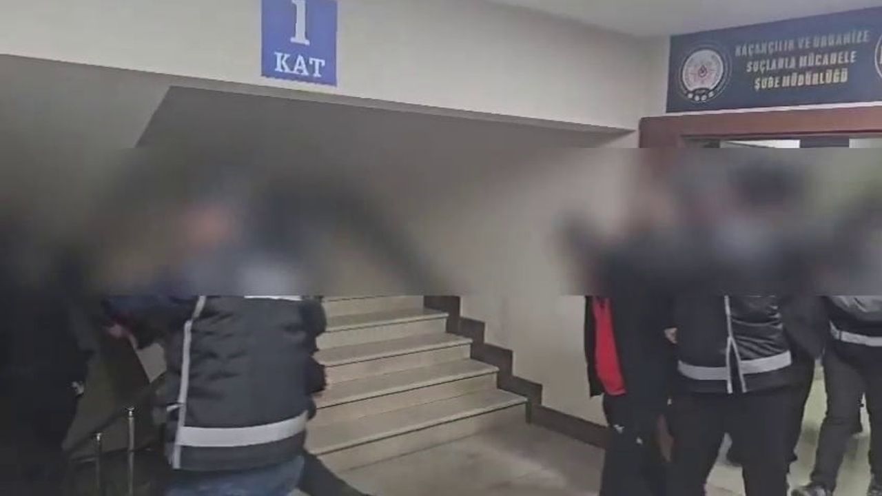 Sakarya'da polis müdahalesi: Silahlı olay önlendi, 4 şüpheli tutuklandı