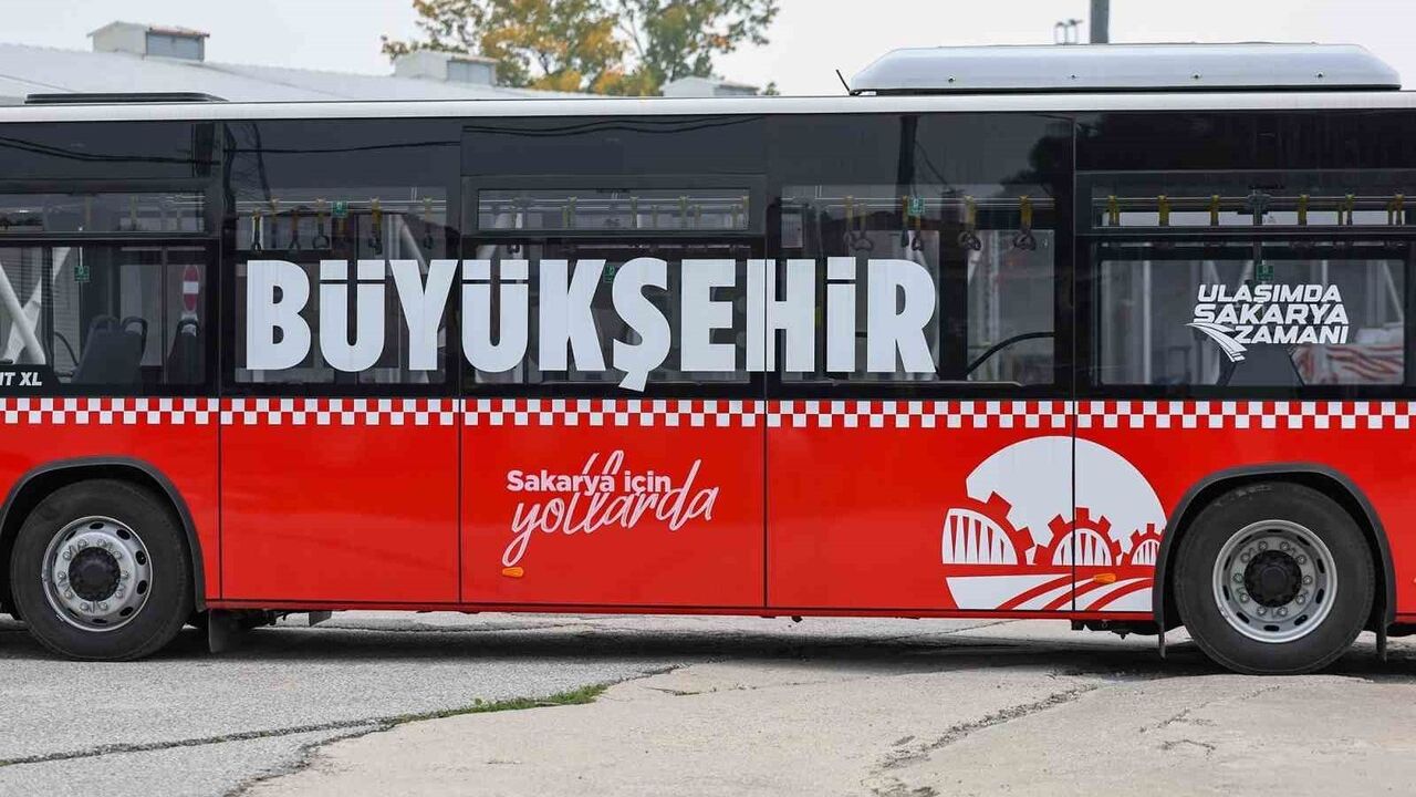 Sakarya’da toplu ulaşım filosuna 5 yeni metrobüs eklendi