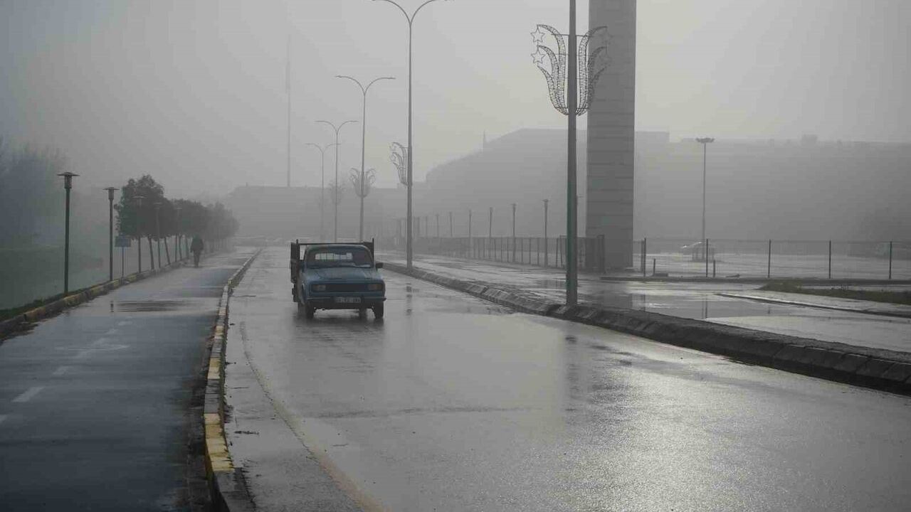 Sakarya'da Yoğun Sis: Görüş Mesafesi Yer Yer 50 Metreye Düştü