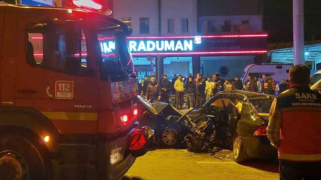 Sakarya Hendek'te D-100 kara yolundaki kazada ölü sayısı 2’ye yükseldi