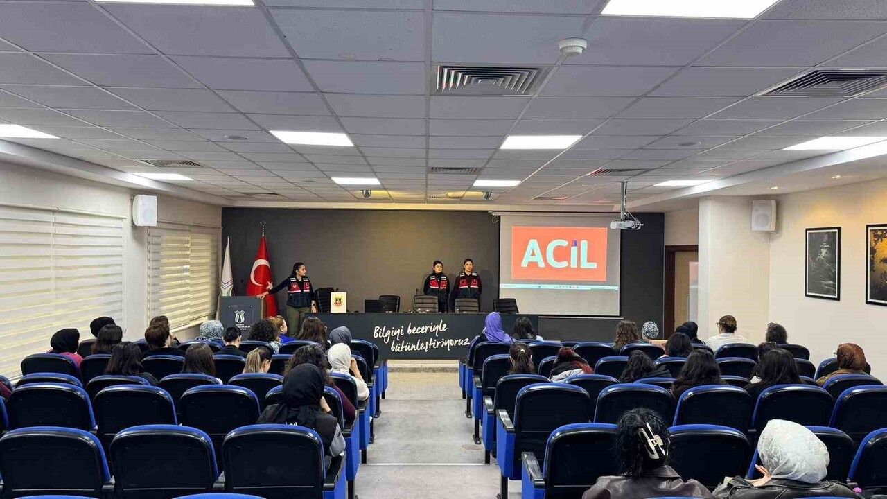 Sakarya Jandarma Komutanlığı SUBÜ'de KADES ve UYUMA eğitimi düzenledi