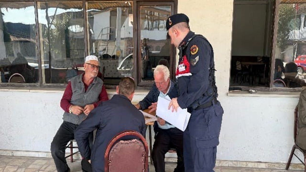 Sakarya Jandarması kırsalda dolandırıcılık uyarılarını kapı kapı anlattı