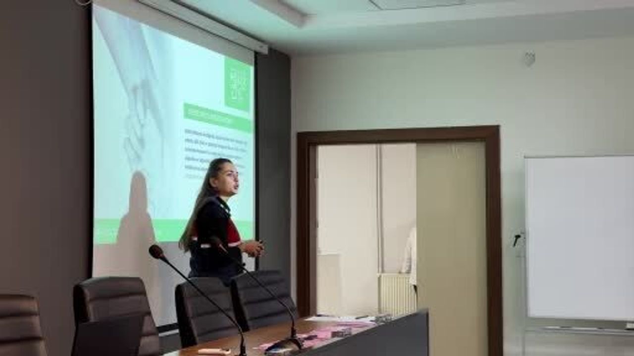 Sakarya Jandarması SUBÜ'de KADES ve UYUMA eğitimi: 225 öğrenci bilgilendirildi