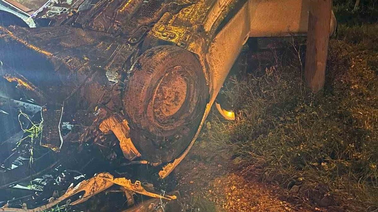 Sakarya Kaynarca’da takla atan otomobilin sürücüsü itfaiye ekiplerince kurtarıldı