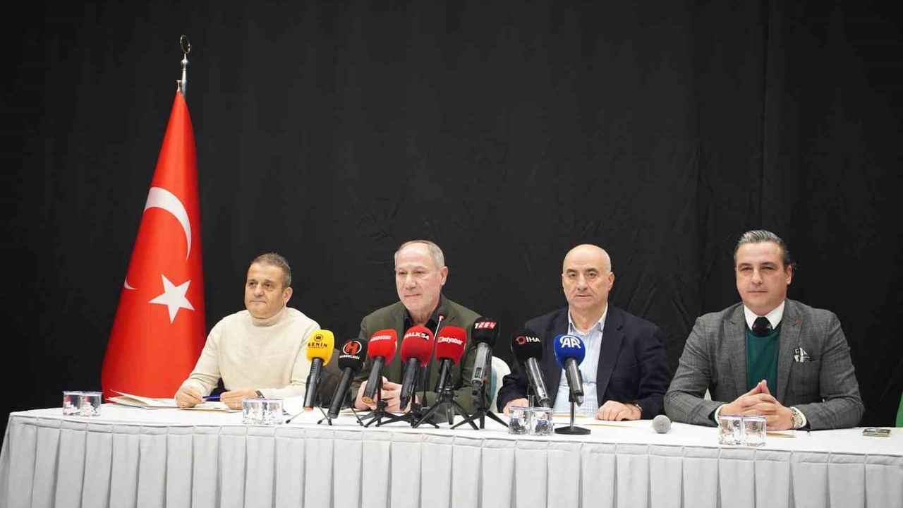 Sakaryaspor’da Enes Zengin dönemi: Tek aday olarak başkan seçildi